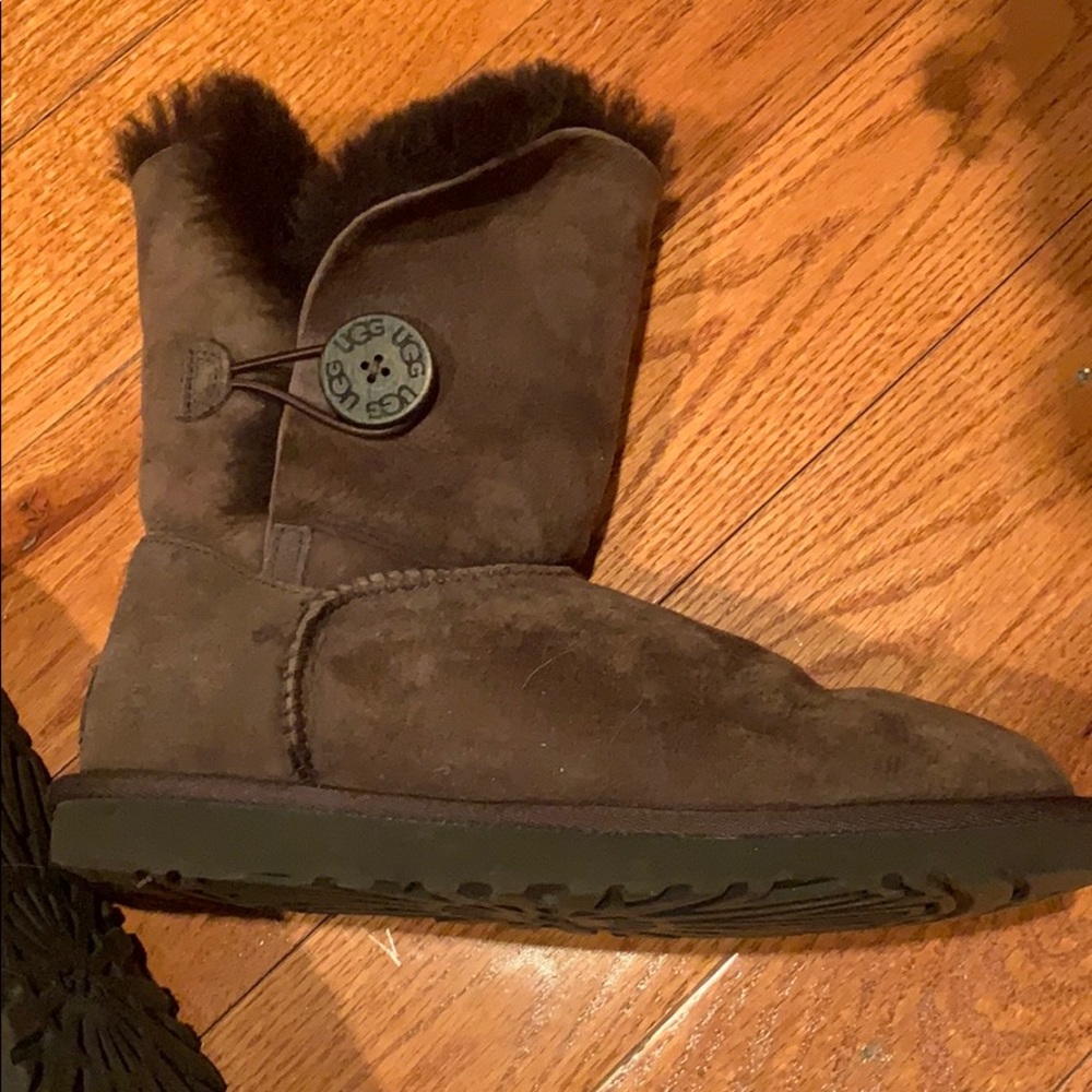 UGG Bailey button boots size 6 chocolate